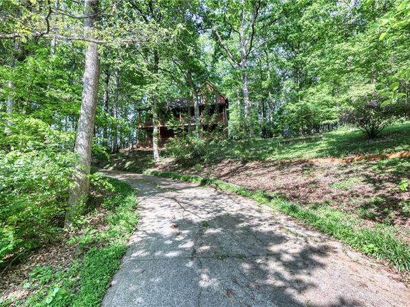 196 W Creekview Dr, Jasper, GA 30143