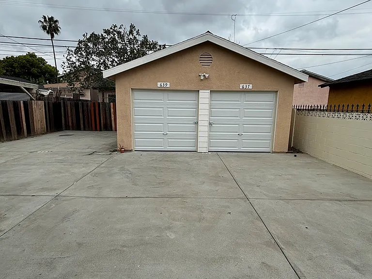 639 E 87th Pl — Photo 10