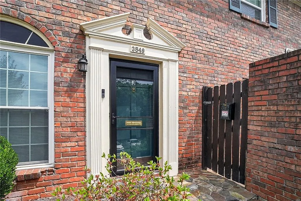 2 bed, 1.5 bath, 1120 sqft, $1,700 — Photo 1