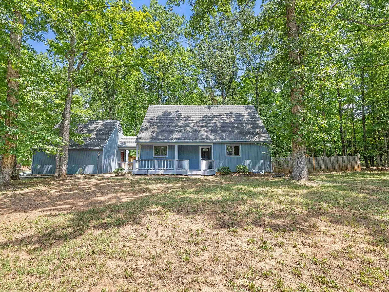 3 bed, 3.0 bath, 2804 sqft, $2,700 — Photo 2