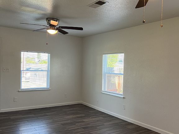 5th image of 2292 Beachwood Dr