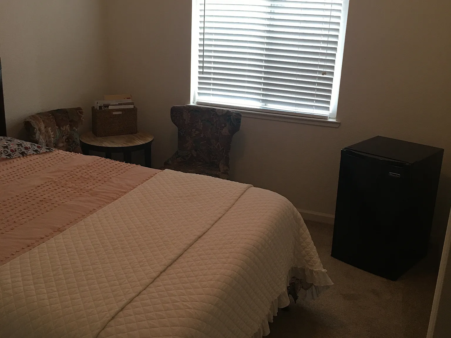 1 bed, 3000 sqft, $700 — Photo 2