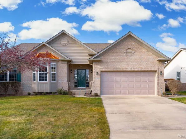 24190 Crystal Dr, Brownstown, MI 48134