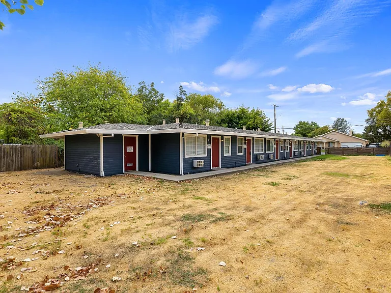 2720 Forrest St #B — Photo 4