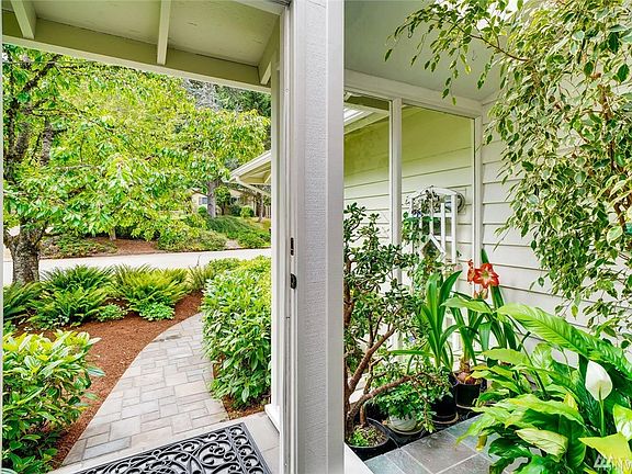 nice & bright entry