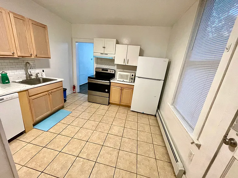 229 Wood St #2 — Photo 6