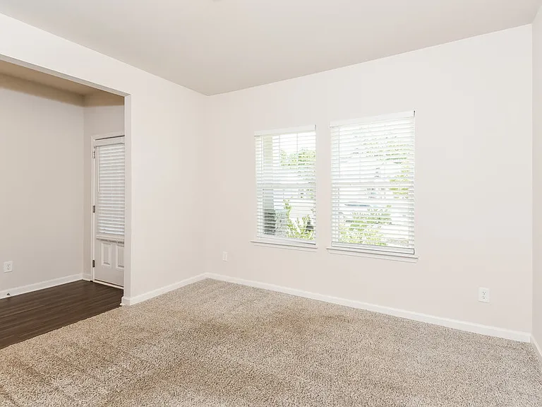 6075 Hickory Creek Ct — Photo 14
