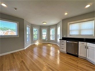 2nd image of 539 Lincoln Ave APT 2