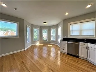 539 Lincoln Ave #2 — Photo 2