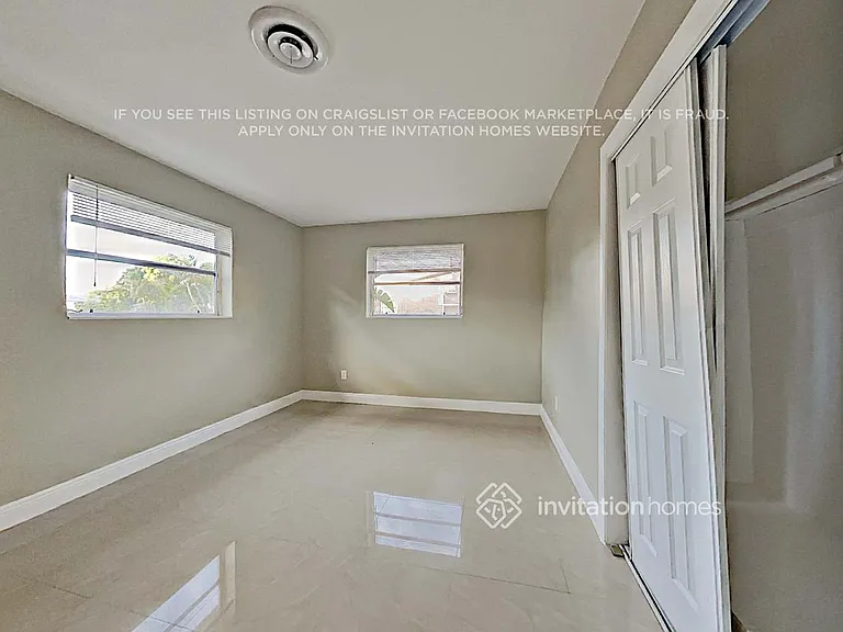 5560 SW 7th Ct — Photo 11