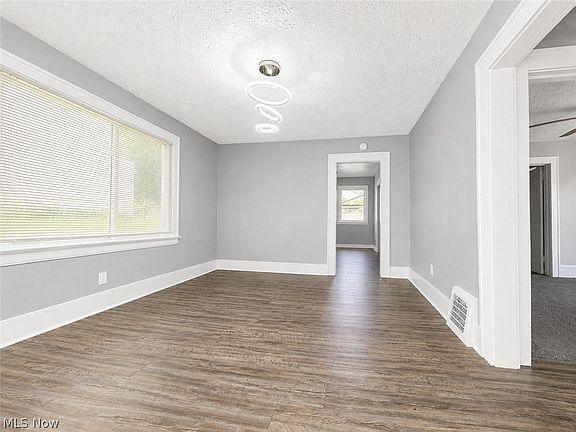 4th image of 432 Fuller St