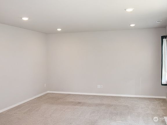 5th image of 10716 183rd Street E