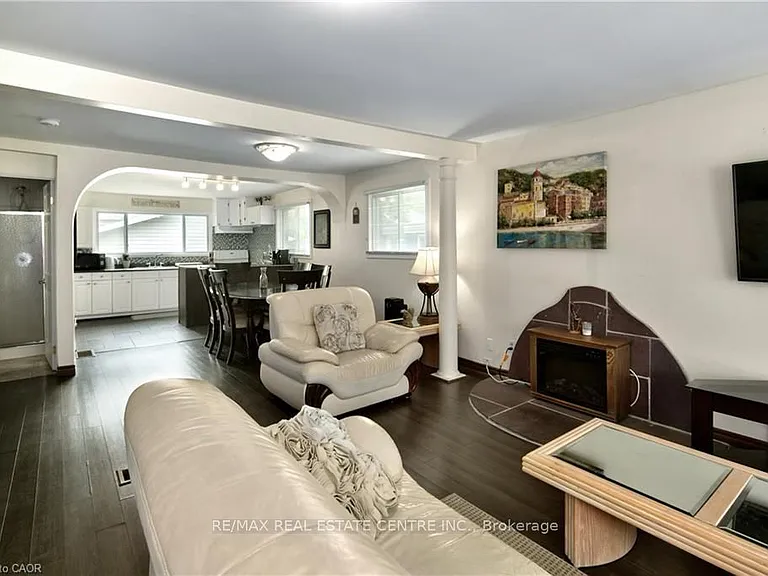 42 5th Ln — Photo 4