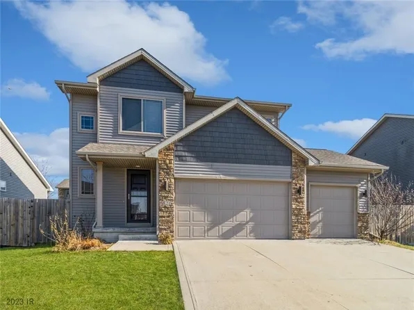 821 NW Autumn Park Dr, Grimes, IA 50111
