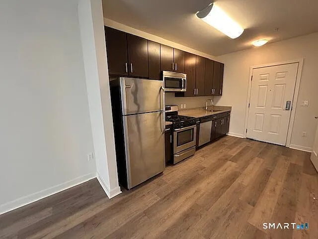 1 bed, 1.0 bath, 719 sqft, $2,315 — Photo 2