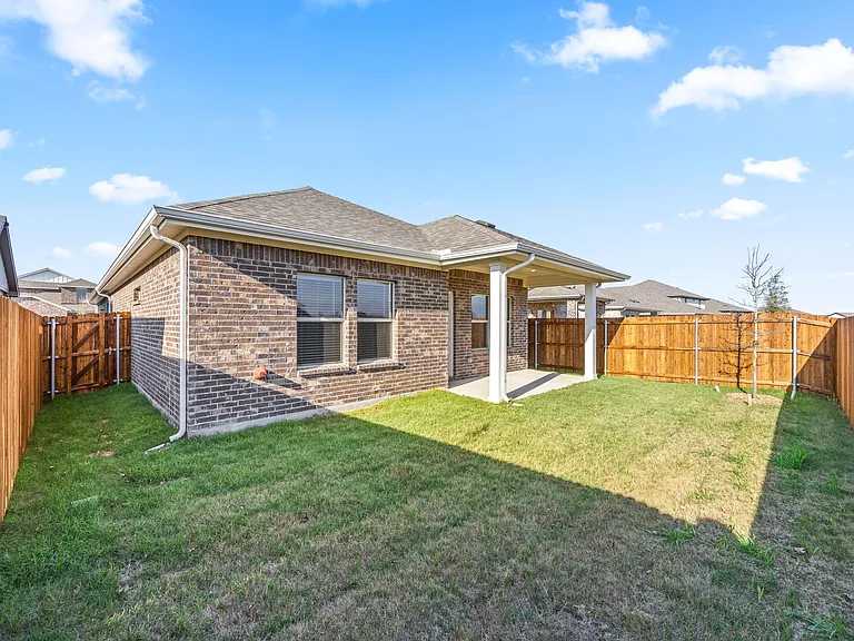607 Clover Creek Dr — Photo 14