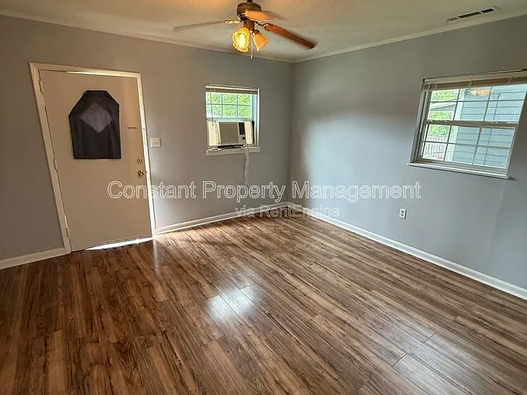 1110 Dewey St — Photo 5