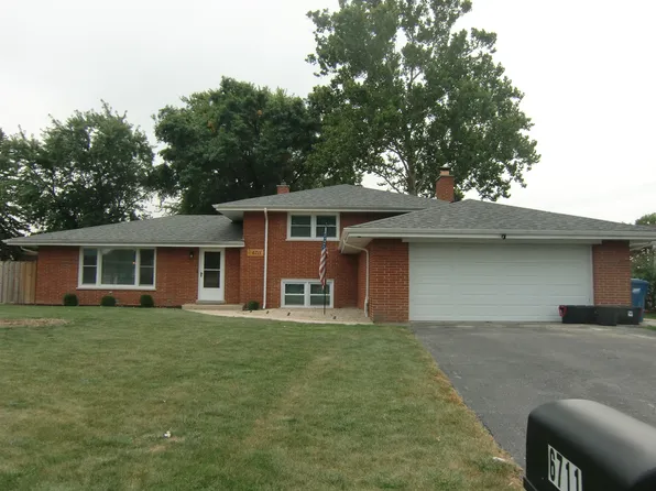 6711 W Shiawassie Dr, Palos Heights, IL 60463