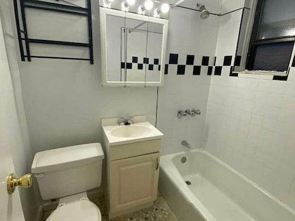 5th image of 218 6th Ave #1A