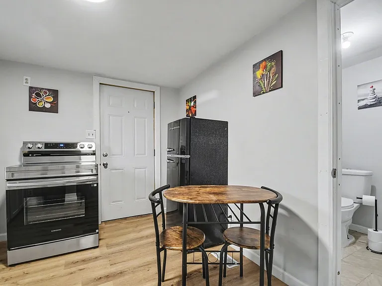 711 Napier St — Photo 6