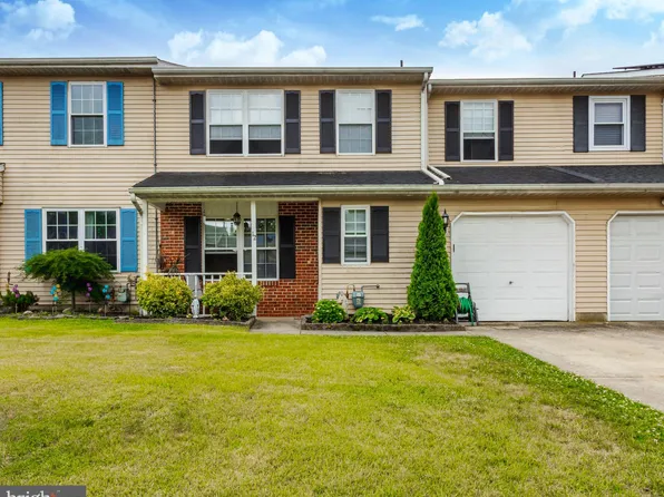 12 Quail Ct, Logan Township, NJ 08085