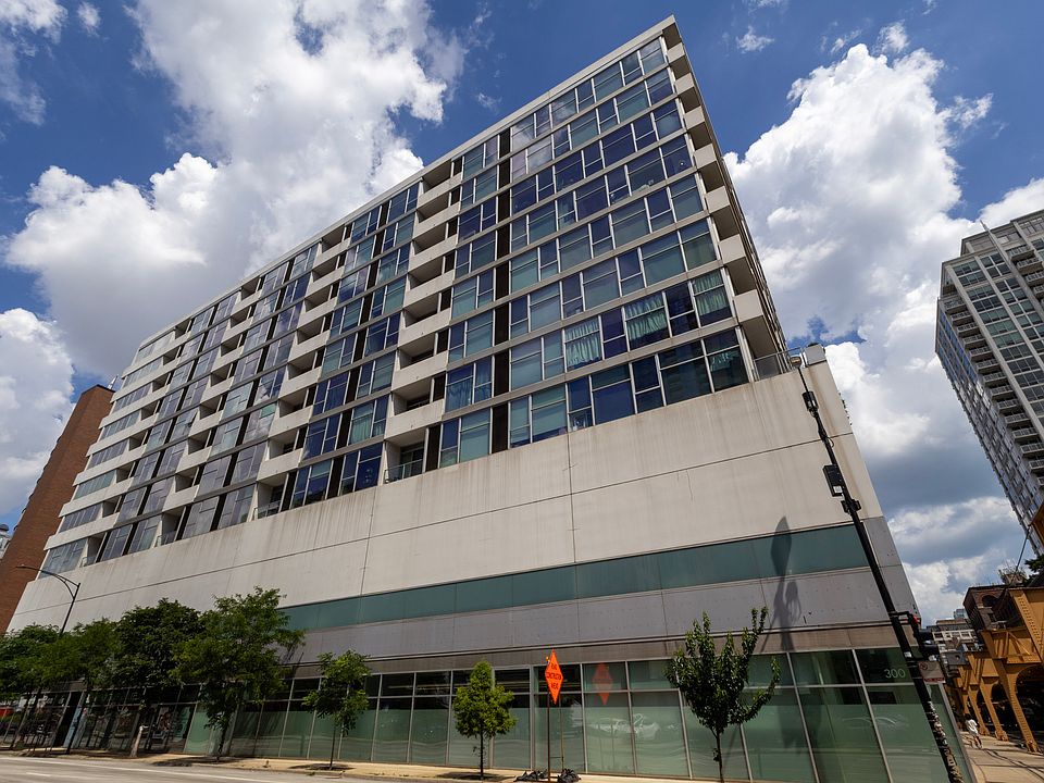 1st image of 630 N Franklin St APT 610
