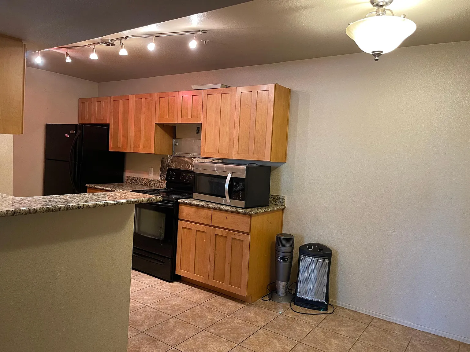 2 bed, 906 sqft, $1,950 — Photo 4
