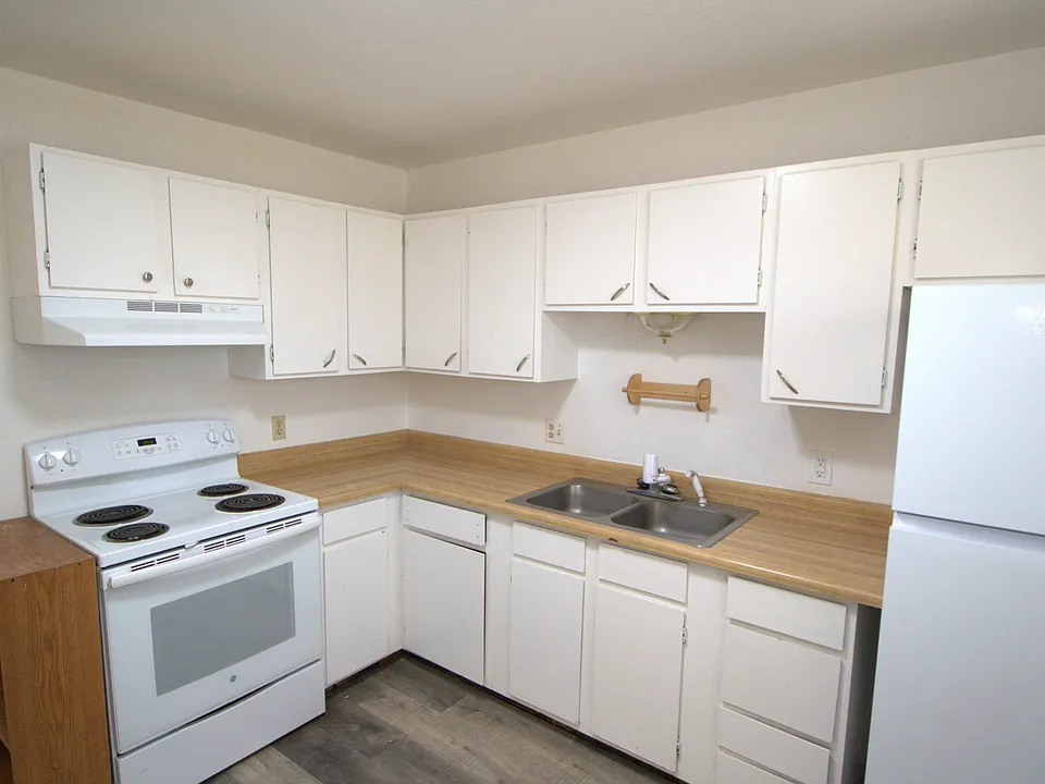 250 W Park St