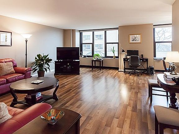 2nd image of 3150 N Lake Shore Dr APT 4D