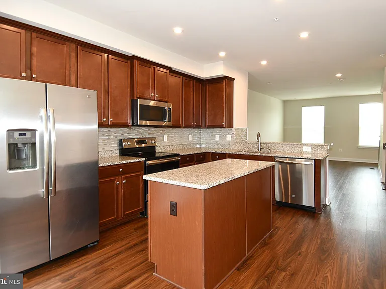 4917 Crest View Dr — Photo 6