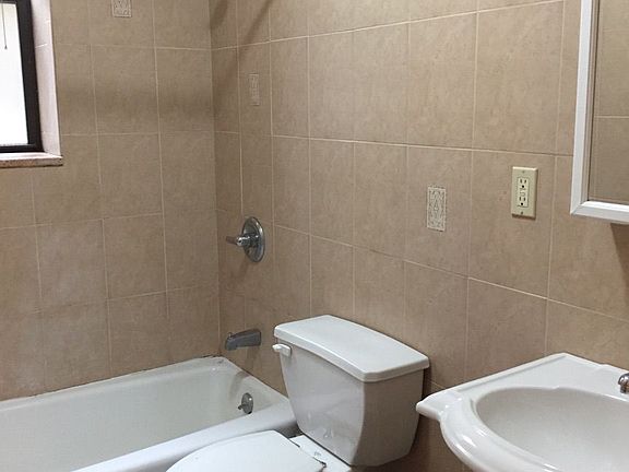 4th image of 2581 36th St APT A3