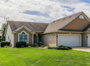15 Inglewood Ln, Bloomington, IL