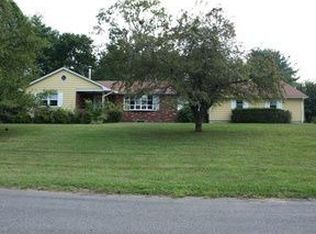 9 Maple Ln, Brookfield, CT 06804