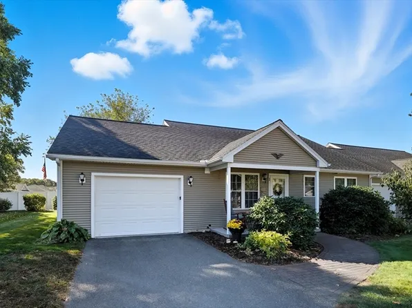 10 Parc Pl Unit 2, Southampton, MA 01073