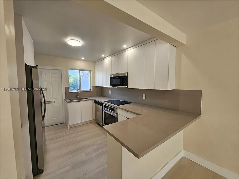 834 Raymond St — Photo 40
