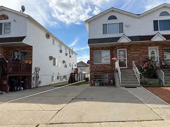 48 Lewiston St, Staten Island, NY 10314