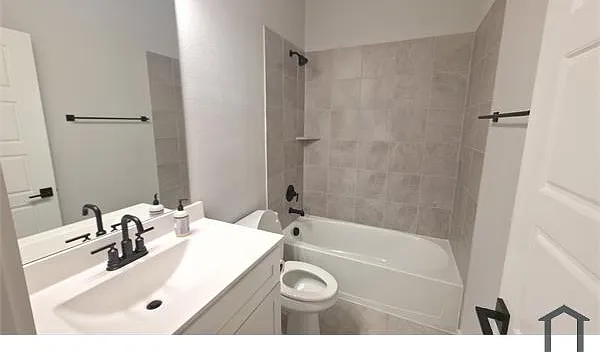 421 Tuscany Dr — Photo 16