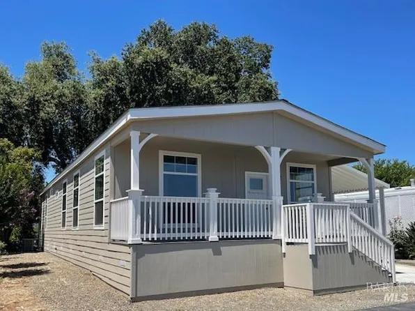 1056 Maple Dr, Windsor, CA 95492