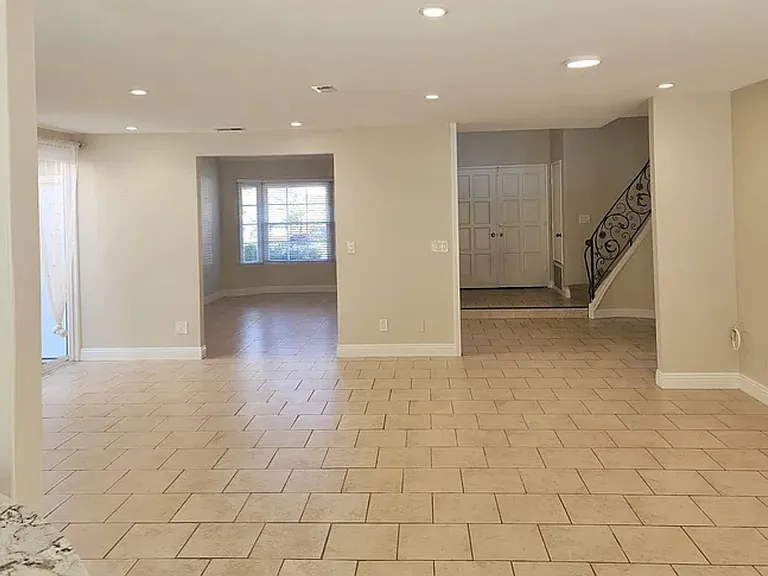 26602 Cortina Dr — Photo 7
