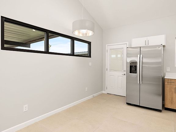 4th image of 408 Sparrow Rd #2