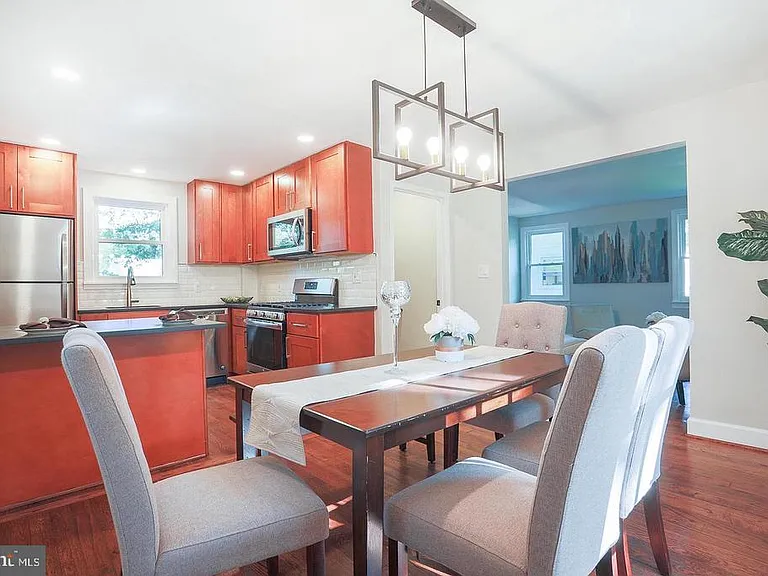 8511 Potomac Ave — Photo 9
