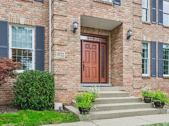 3rd image of 1022 Faulkner Way