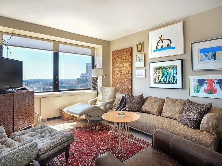 65 E India Row #26F — Photo 16