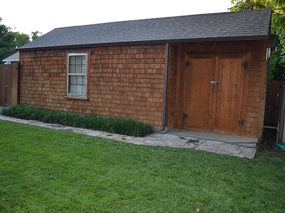 Side Entry to Garage/Workshop