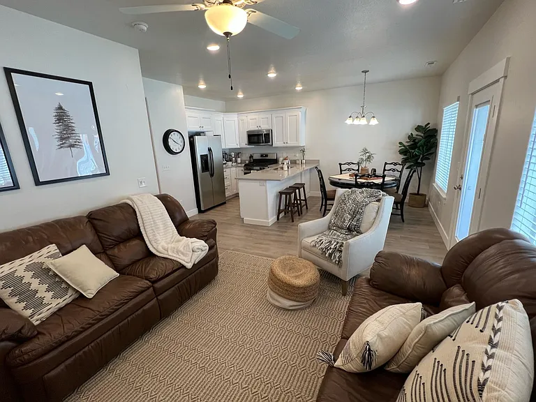 2374 W Howard St — Photo 4