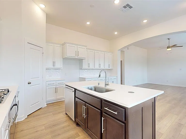 570 Sand Branch Dr — Photo 8
