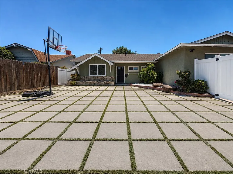 6624 Gross Ave — Photo 1