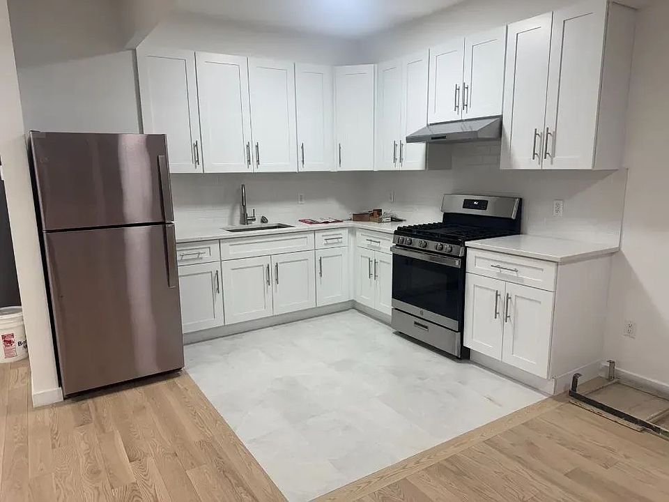 1st image of 35-50 Crescent St Floor 3