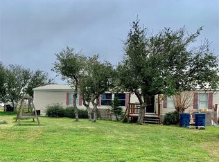 105 Lago Vista Dr, Rockport, TX 78382