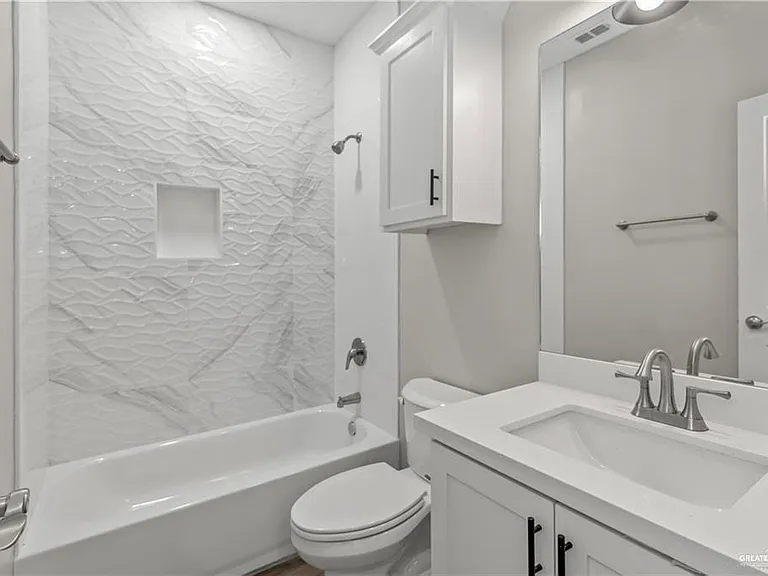 2705 E Israel Ave — Photo 7